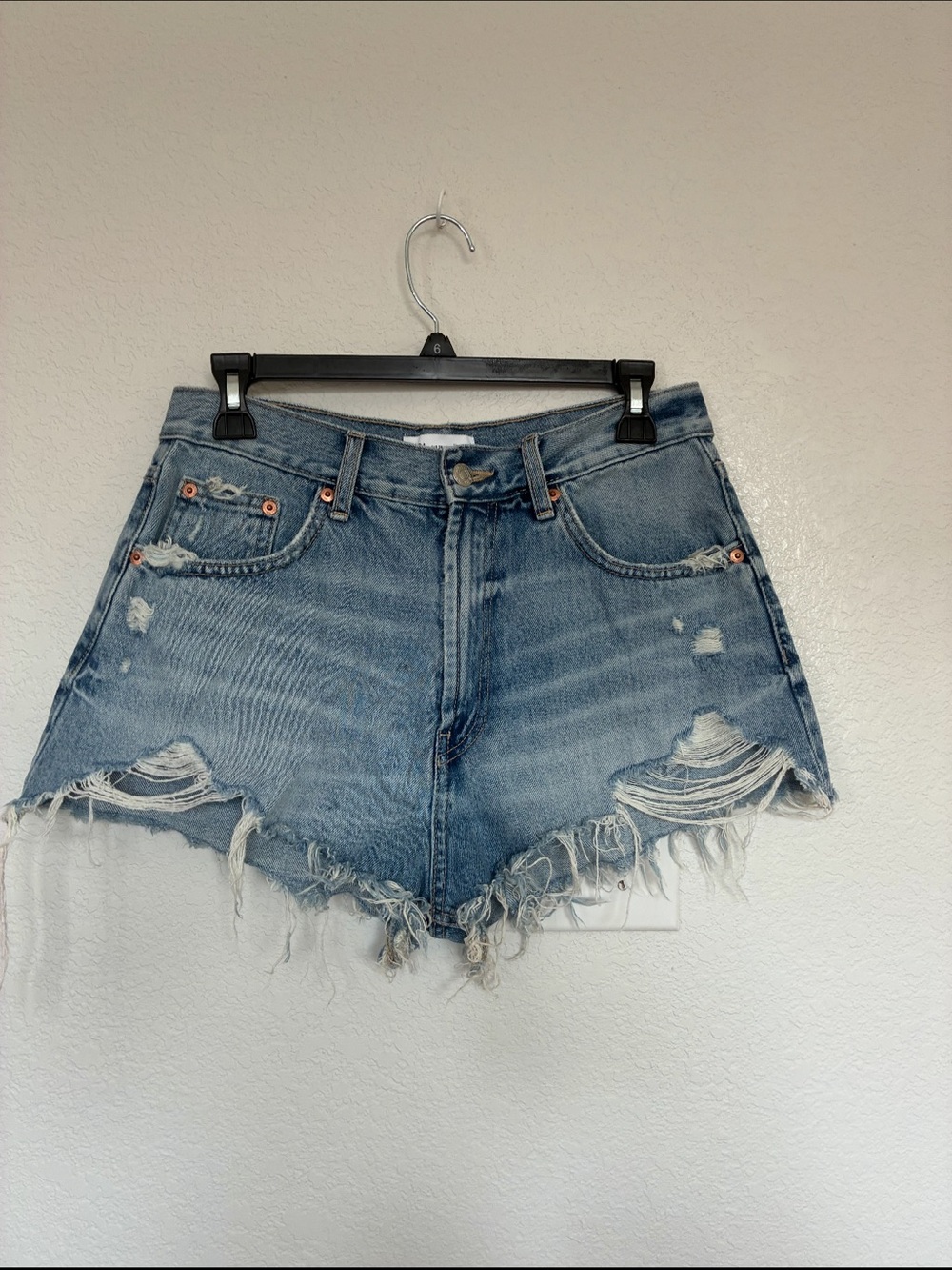 Zara Distressed Denim Shorts in Size 6
